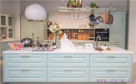 4款带吧台设计的厨房装修效果图     实用又耐看的时尚攻略合集